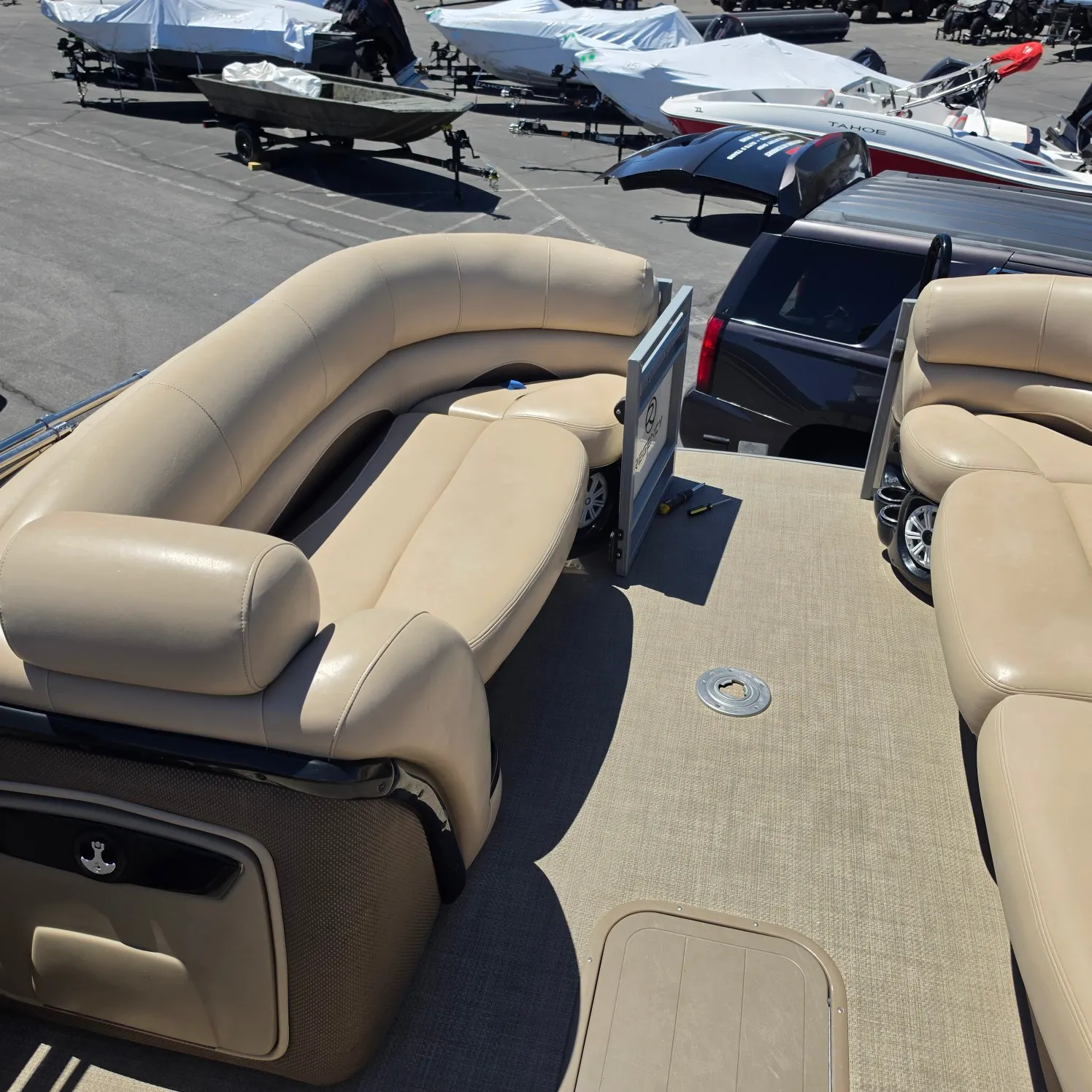 2019 Tahoe boat for sale, model of the boat is 22' x 20' x 6'